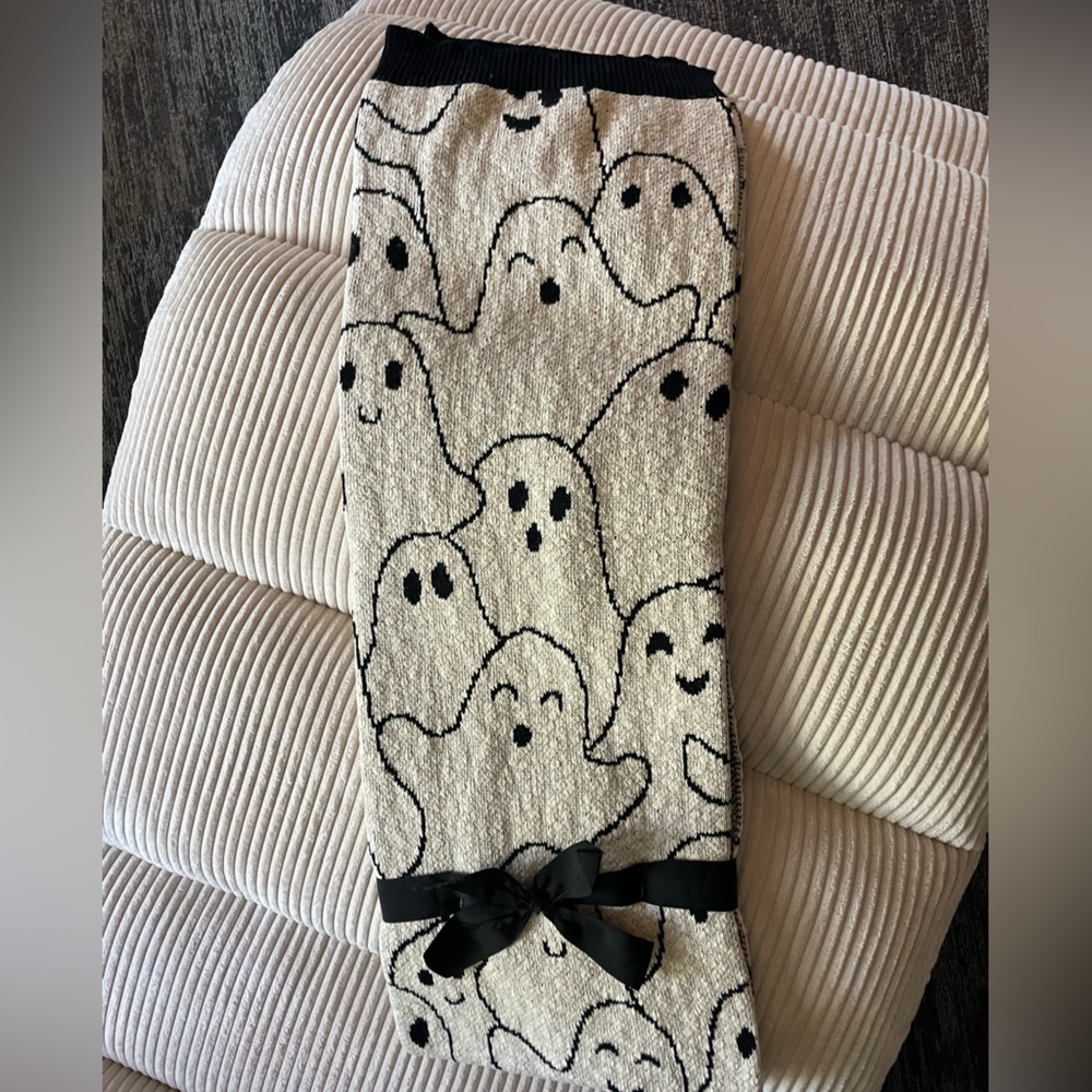 NWT Black and Cream Ghost Throw